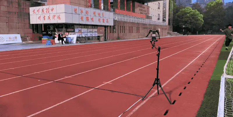 宇树H1机器人创世界纪录：每秒10米“贴地飞行”，无头设计颠覆想象