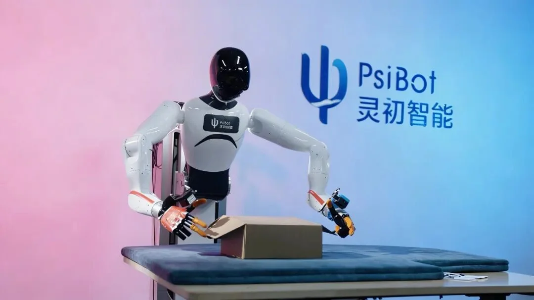 「10万小时人类数据」不搞对齐只靠规模，灵初智能Psi-R2登顶MolmoSpaces！