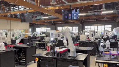 斯坦福华人创业！美国最大AI自主实验室落地，75%任务不用人类参与，干翻传统科研！