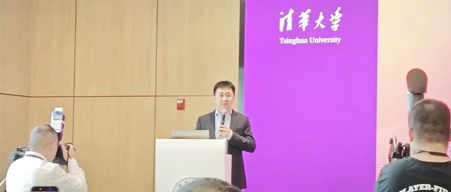 王小川发布AI家庭医生“百小医”：微信提醒吃药，守护全家健康