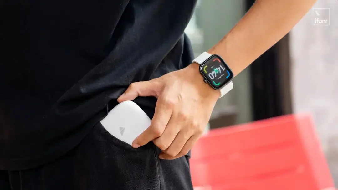 戴了三天「长眼」的 AI 耳机，我更期待 AirPods 加上摄像头了