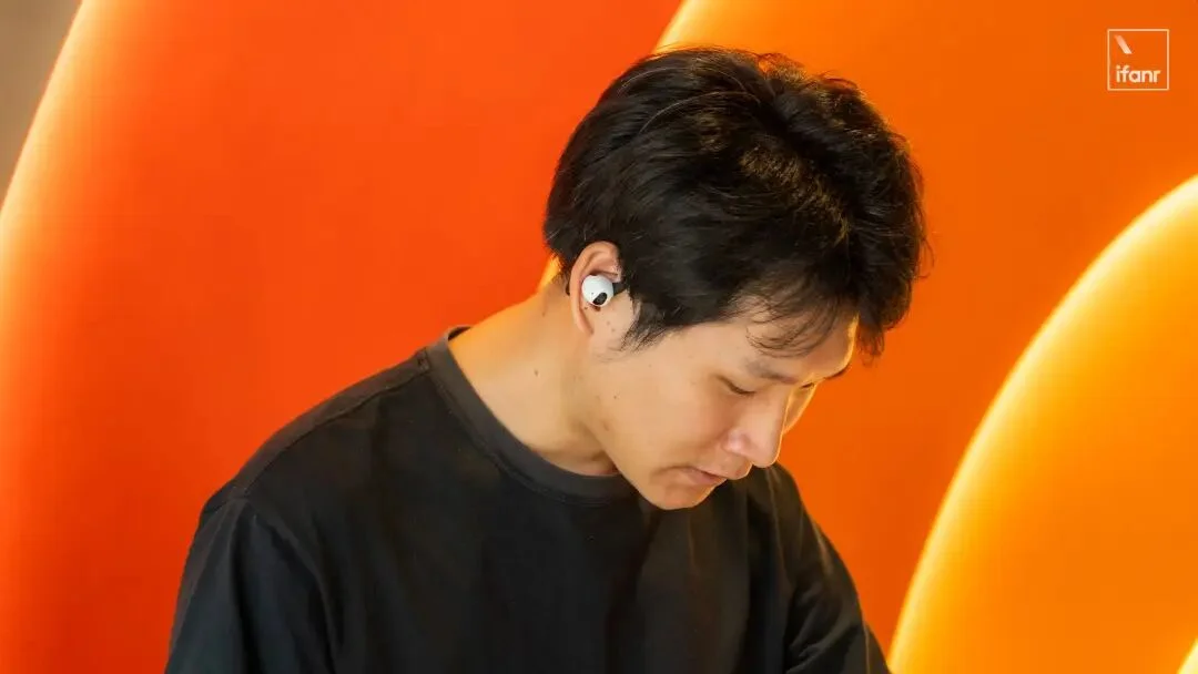 戴了三天「长眼」的 AI 耳机，我更期待 AirPods 加上摄像头了