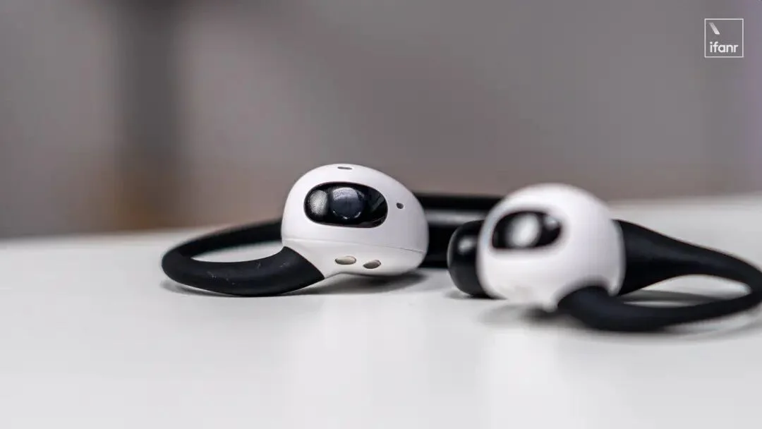 戴了三天「长眼」的 AI 耳机，我更期待 AirPods 加上摄像头了