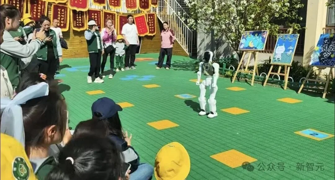 AI教育走出屏幕的第一步，是一台万元机器人