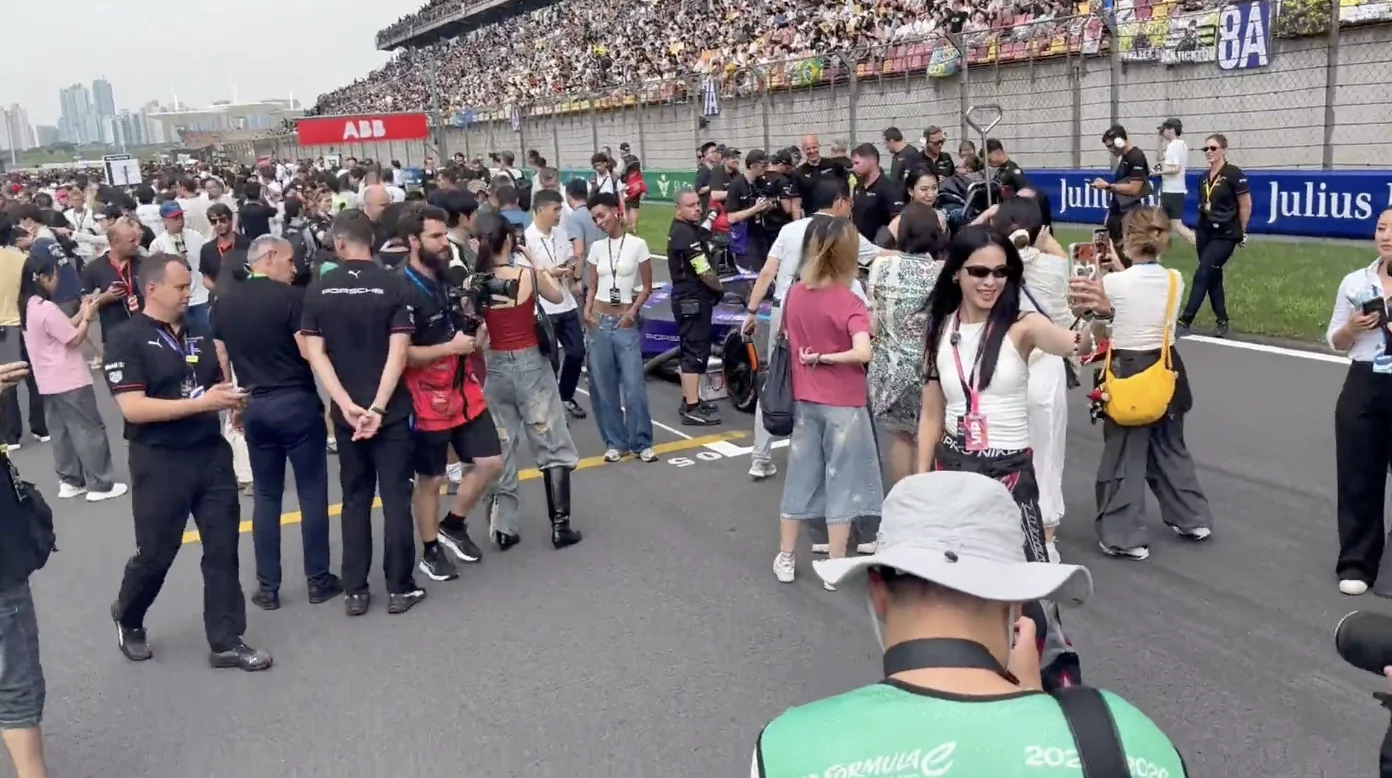 真·QQ飞车！「电动版F1」上海开赛，Gemini在线解说