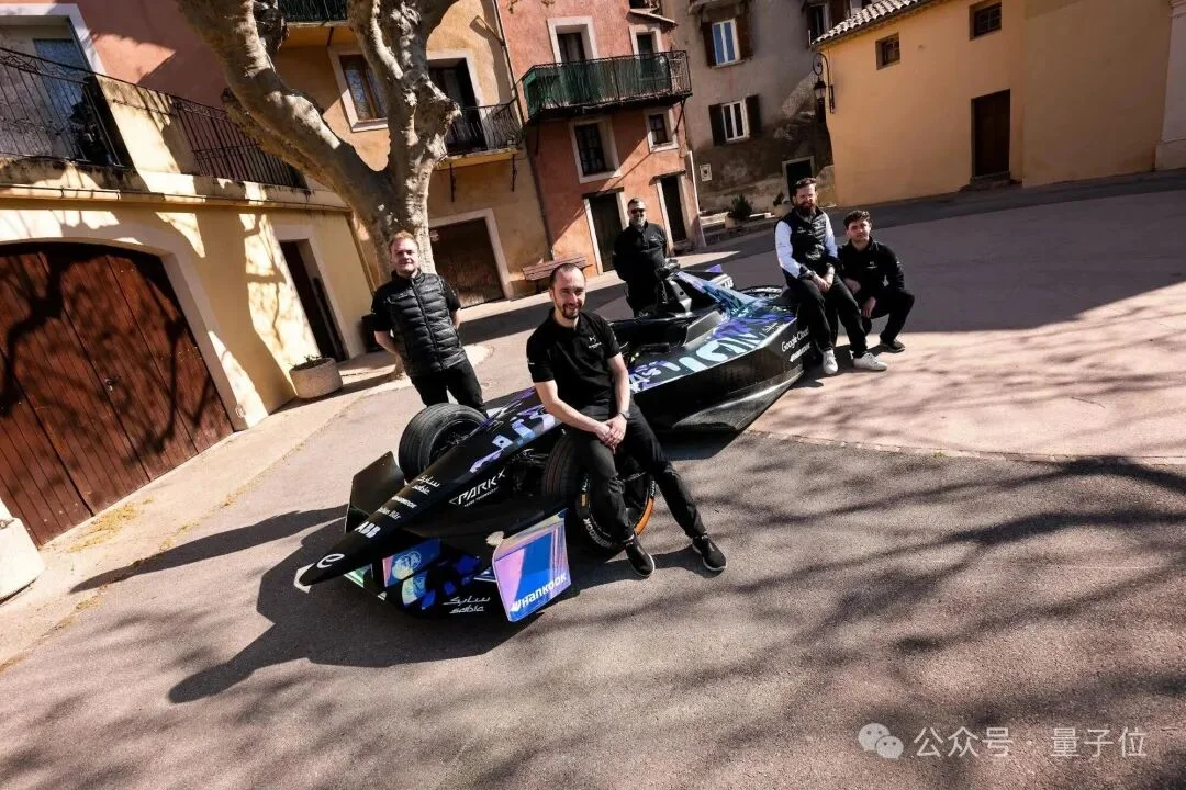 真·QQ飞车！「电动版F1」上海开赛，Gemini在线解说