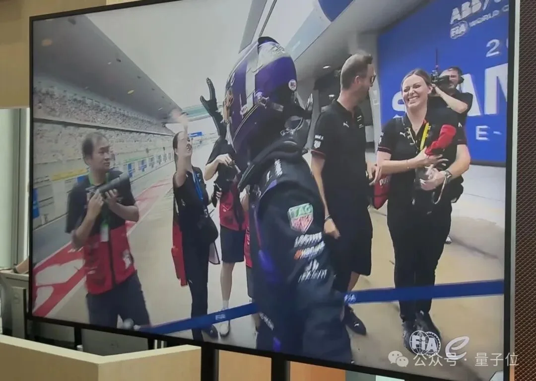 真·QQ飞车！「电动版F1」上海开赛，Gemini在线解说