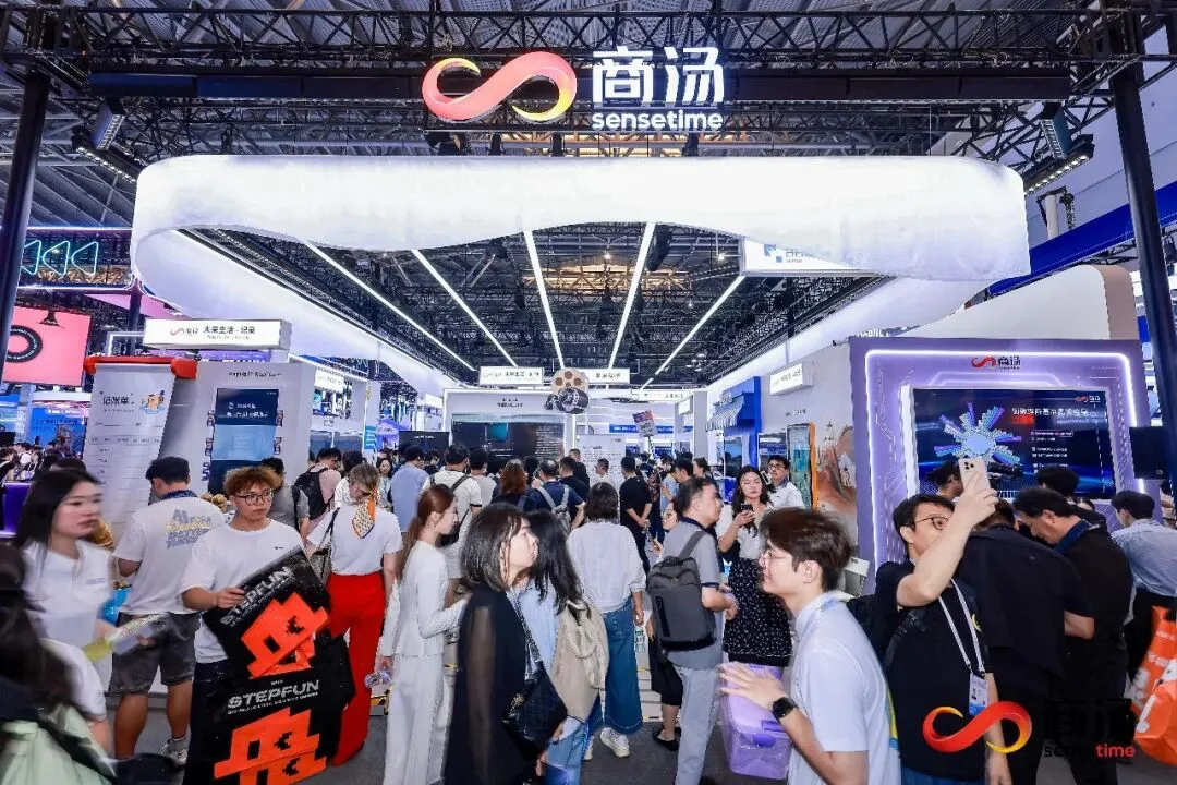 门票炒到 3000 元的 WAIC，我们找到了 AI 真正的创新