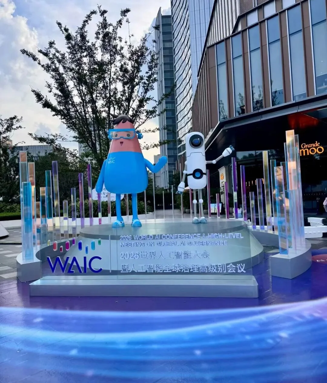 我们在 WAIC 记录了 28 个瞬间，拼出一幅赛博浮世绘