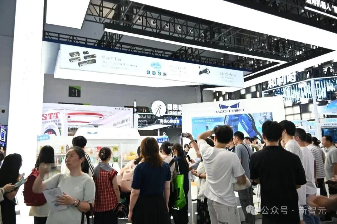 27000台真机遍布50国！一颗“脑”如何驱动全球AI机器人？