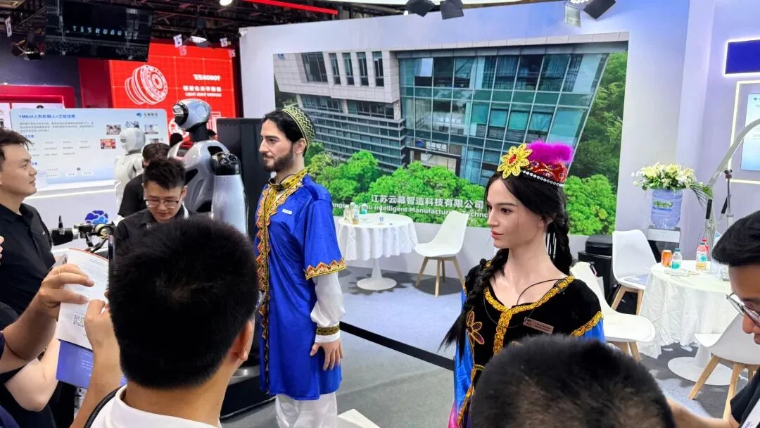 我们在 WAIC 记录了 28 个瞬间，拼出一幅赛博浮世绘