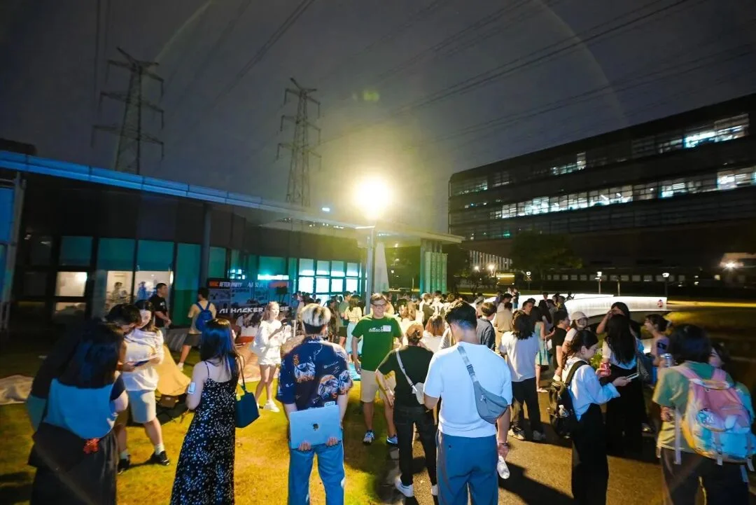 我们在 WAIC 记录了 28 个瞬间，拼出一幅赛博浮世绘