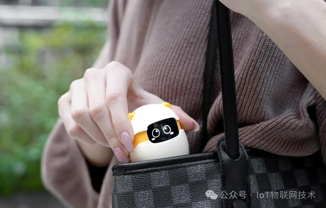 149美元，AI 版「旅行青蛙」口袋宠物，内置Gemini、支持语音交互、拥有长记忆、MBTI 性格成长